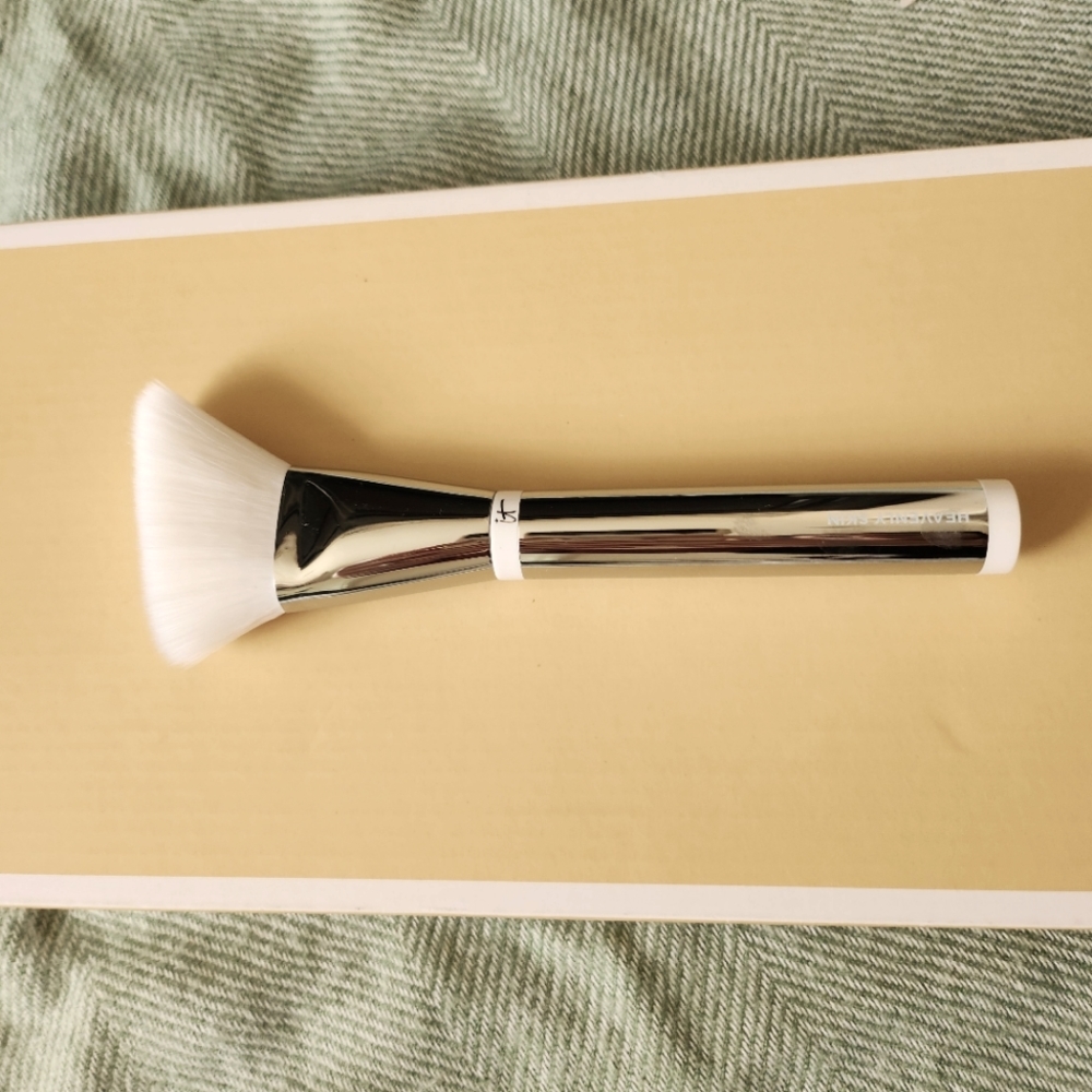IT skin hugging foundation No.707 silicone case